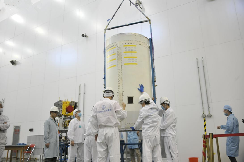 圖為“捷龍一號”遙一運載火箭科研人員正在刻苦攻關。