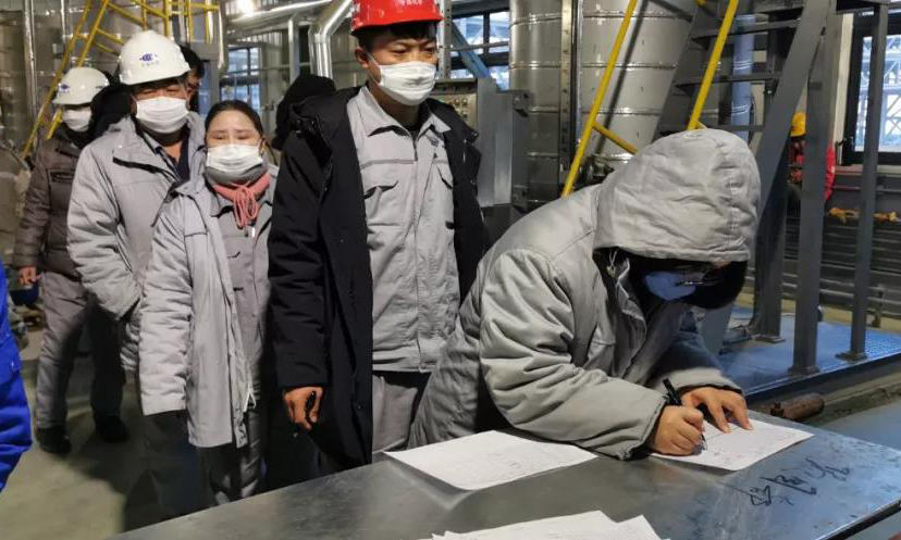 中國化學工程所屬十一化建大連恒力項目部為員工購買發放了口罩、消毒液，對項目部辦公區、食堂等公共場所每日進行消毒，按名單持證進場，并進行體溫監測，加大防控知識宣貫力度，確保施工隊伍穩定，目前施工生產等各項工作有序進行。