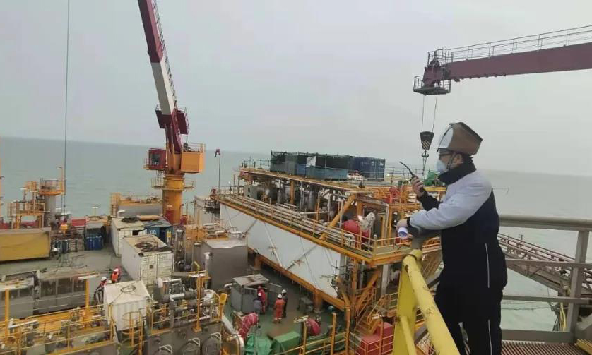 近日，在扎實做好新冠肺炎疫情防控的前提下，中國海油所屬渤中19-6凝析氣田試驗區開發項目正海陸并力，加速推進，各板塊累計復工500人，復工率達96.26%。