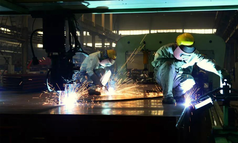 一機集團一季度民品訂單總額超10億元，實現產銷兩旺，其中，北創公司中標2000輛C70E通用敞車；橋箱公司一季度實現主營業務收入較上年同期增加168.02%；工程機械公司一季度簽訂推土機71臺份，訂單量較上年同期增長2倍，主營業務收入同比增長37%；路通彈簧公司累計簽訂合同8800萬元。