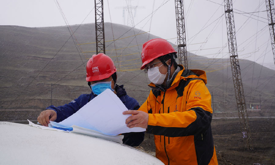 圖為“青豫工程”甘肅段施工現場。