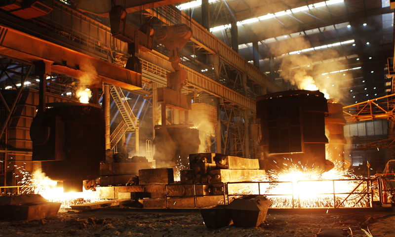 圖為鞍鋼生產車間一隅。