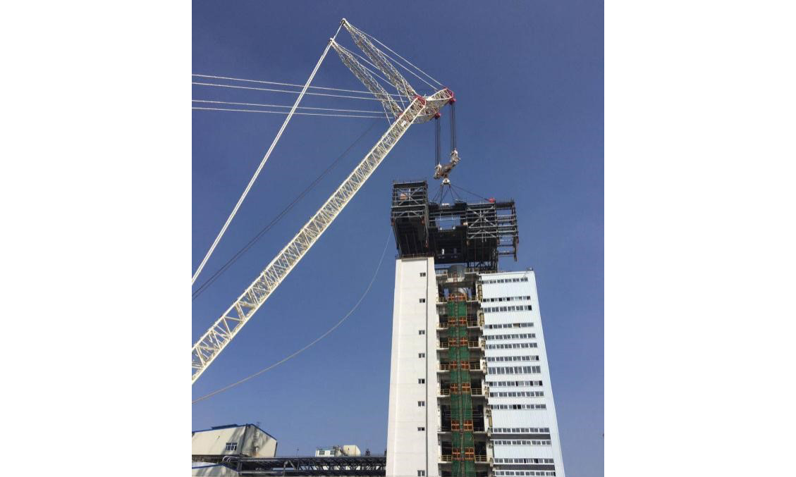 近日，中國化學工程兗煤榆林聚甲氧基二甲醚項目氣化框架頂層模塊化鋼結構一次吊裝就位，為氣化裝置半廢鍋氣化爐的最終交付創造了有利條件。