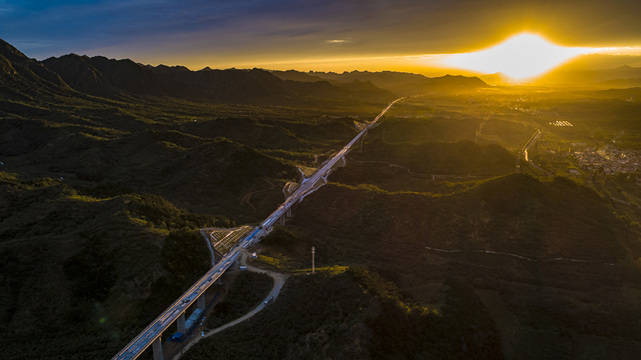 圖為京沈客專九標正線施工掠影。