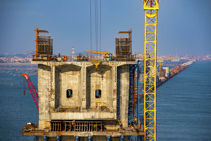 圖為湄洲灣跨海大橋建設現場。（金偉 攝）