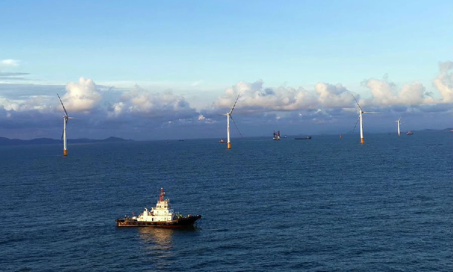 據悉，金灣海上風電場位于珠海市三灶島南側海域，項目裝機容量約300兆瓦，接入電壓等級為220千伏，是目前粵港澳大灣區最大裝機容量海上風電場項目，同時也是廣東省第二批10個重點海上風電項目之一，總投資約達53億。