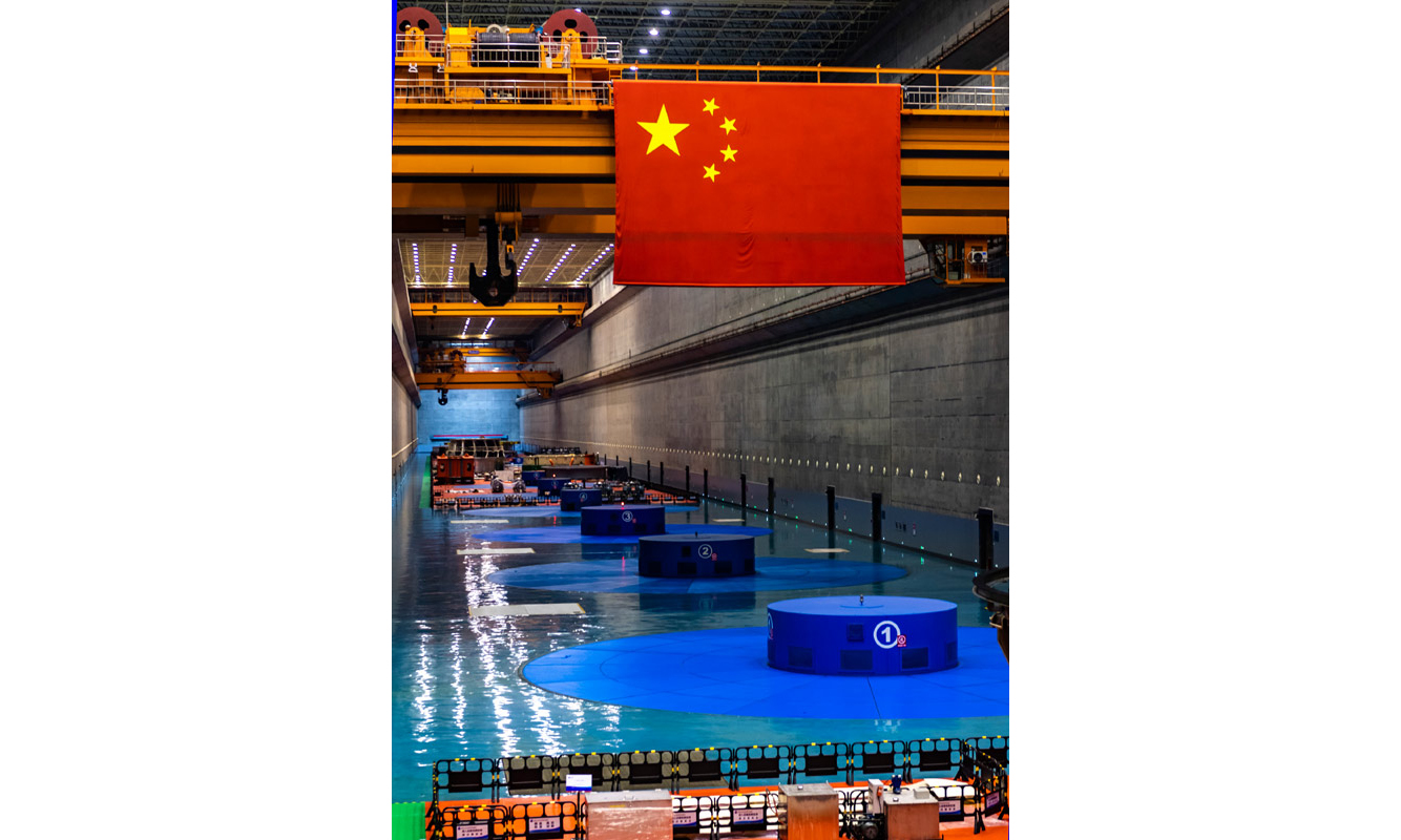 圖為2020年12月31日晚拍攝的三峽左岸電站廠房。新華社發（鄭家裕 攝）