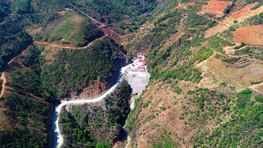 日前，投資超過780億元的云南最大規模引水工程滇中引水項目建設取得重大突破——獅子山隧洞安全掘進突破10公里，為整個工程提前一年建成通水創造了有利條件。圖為大山深處的獅子山隧洞2#洞。