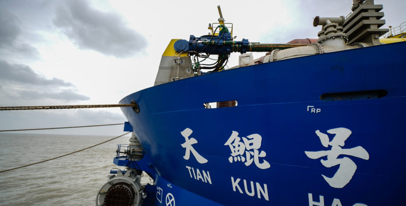6月8日，“天鯤號”即將出海試航。（新華社記者 李響 攝）