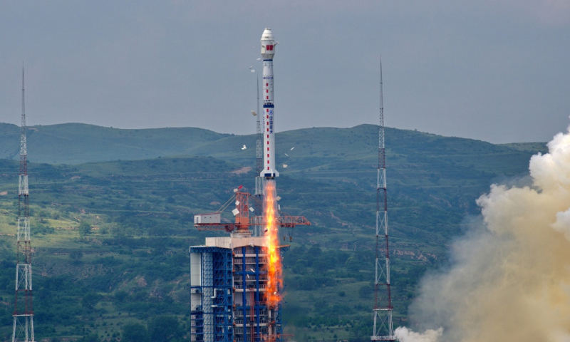 高分十一號衛星主要應用于國土普查、城市規劃、土地確權、路網設計、農作物估產和防災減災等領域，可為國家重大戰略實施和國防現代化建設提供信息保障。（新華社記者 曹陽 攝）