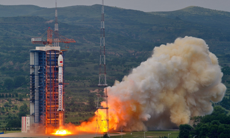 執行本次發射任務的長征四號乙運載火箭由航天科技集團八院抓總研制，是一款常溫液體推進劑三級運載火箭。該火箭主要用于發射太陽同步軌道衛星，具有可靠性高和適應強的特點。（新華社記者 曹陽 攝）