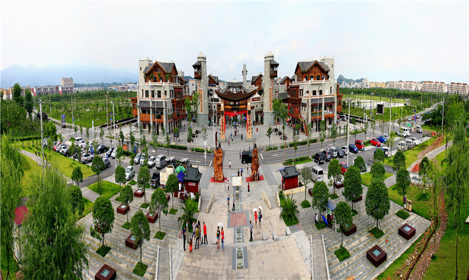 伴于北川新縣城的巴拿恰商業街。